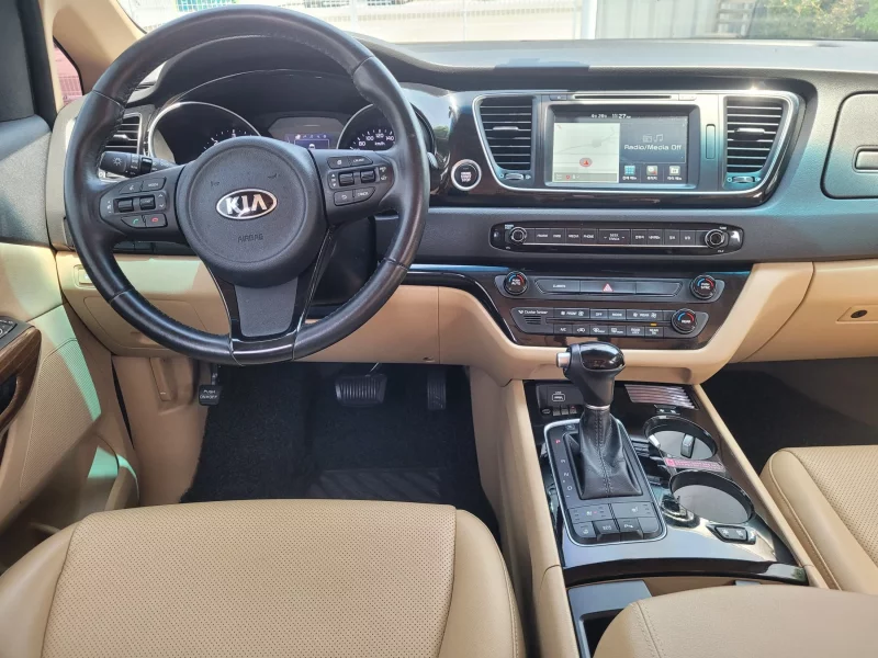 Kia Carnival