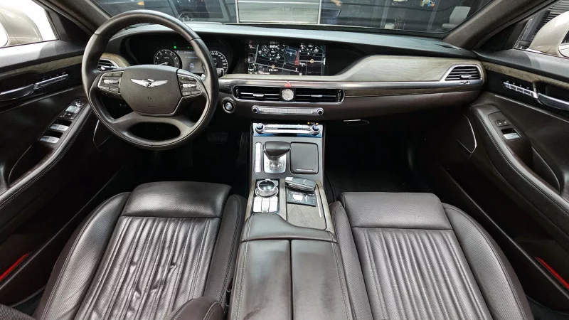 Genesis G90