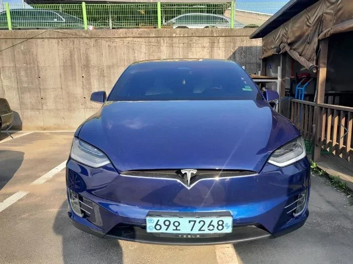 Tesla MODEL X