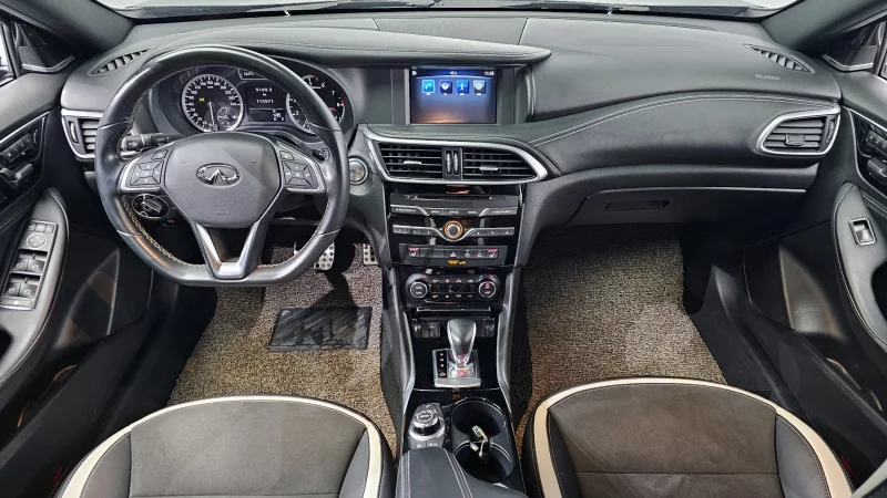 Infiniti Q30