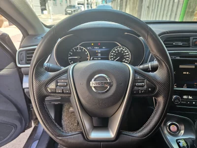 Nissan MAXIMA