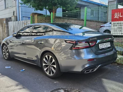 Nissan MAXIMA