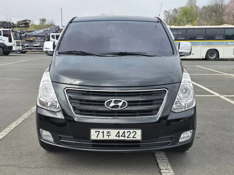 Hyundai Starex