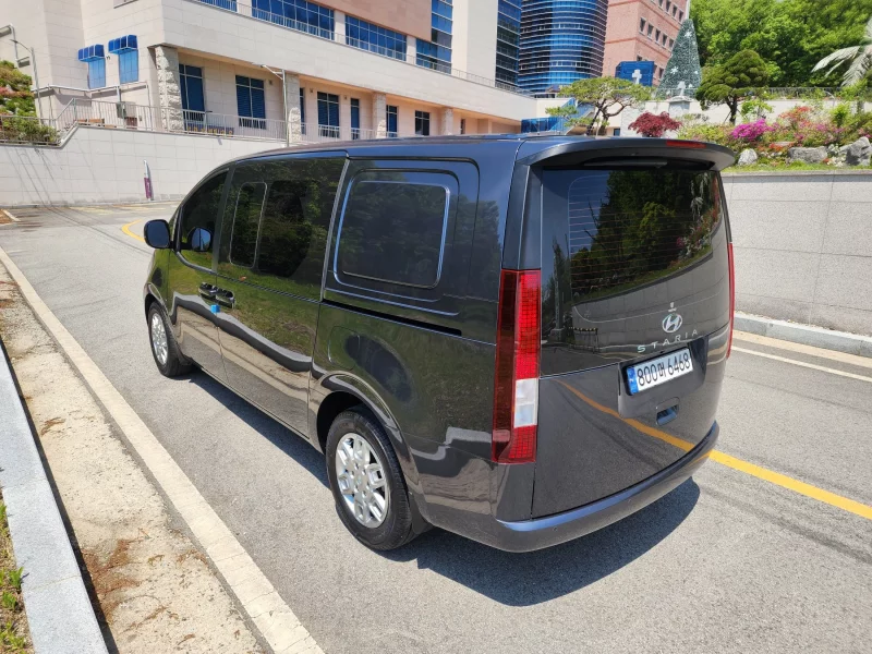Hyundai Staria