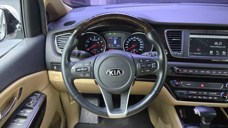 Kia Carnival