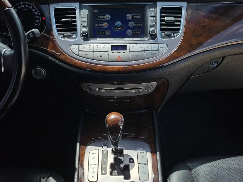 Hyundai Genesis