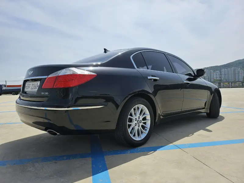Hyundai Genesis