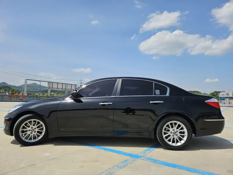 Hyundai Genesis
