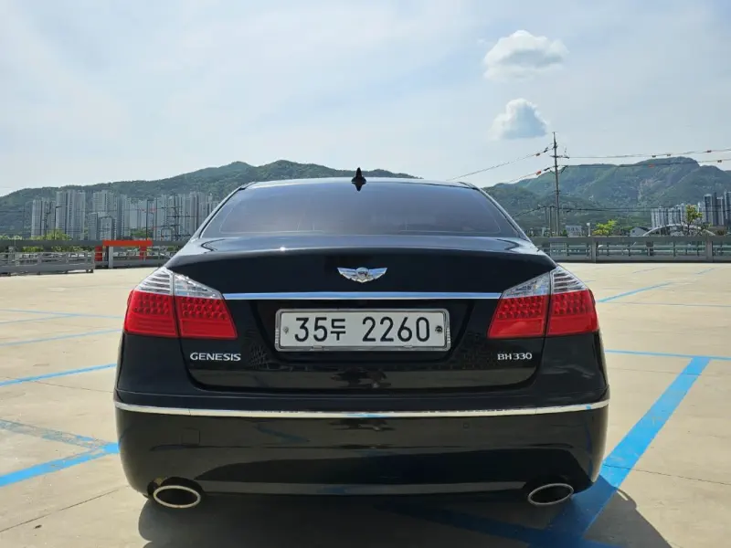 Hyundai Genesis