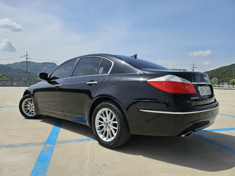 Hyundai Genesis