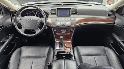 Infiniti M