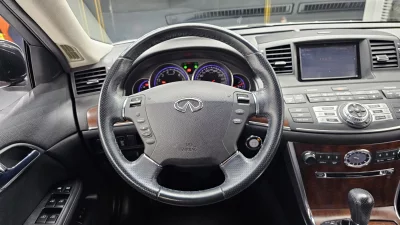 Infiniti M