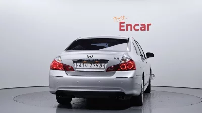 Infiniti M
