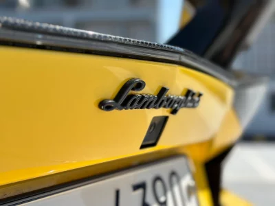 Lamborghini AVENTADOR