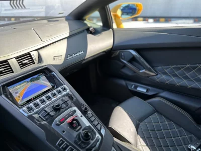 Lamborghini AVENTADOR