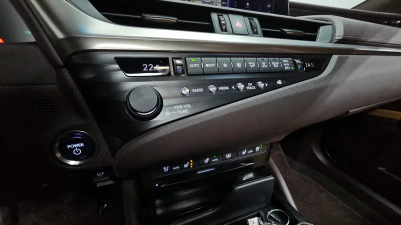 Lexus ES
