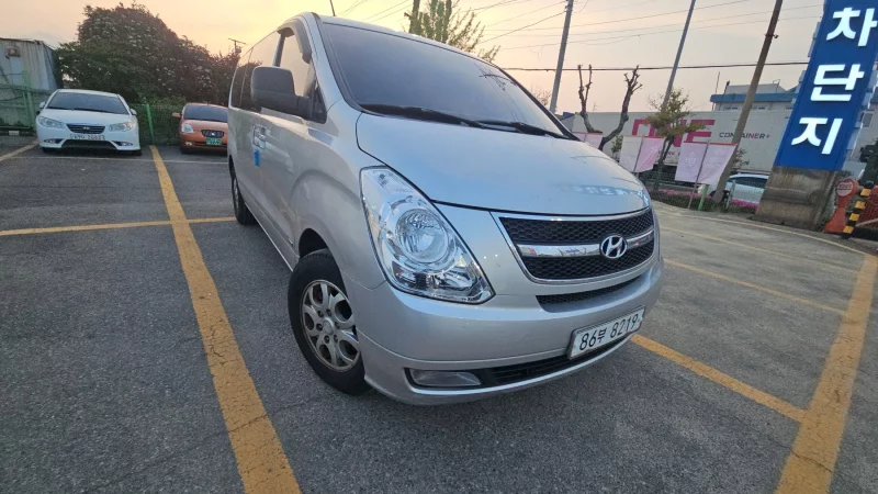 Hyundai Starex