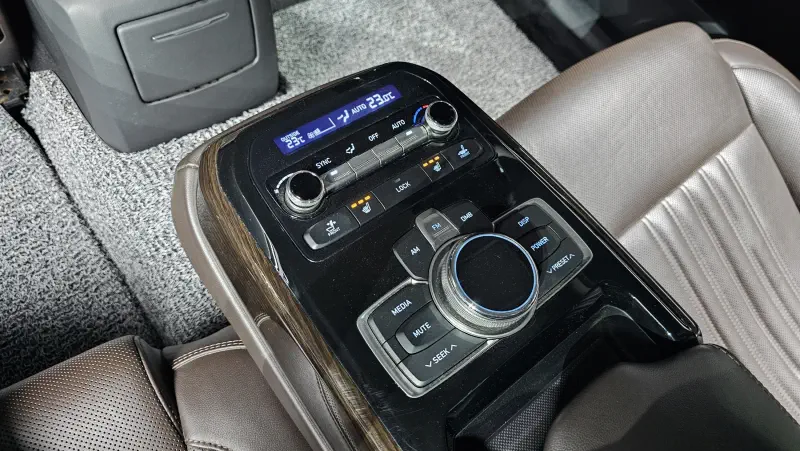 Genesis EQ900