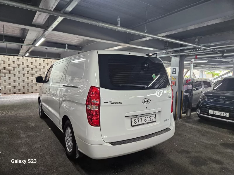 Hyundai Starex