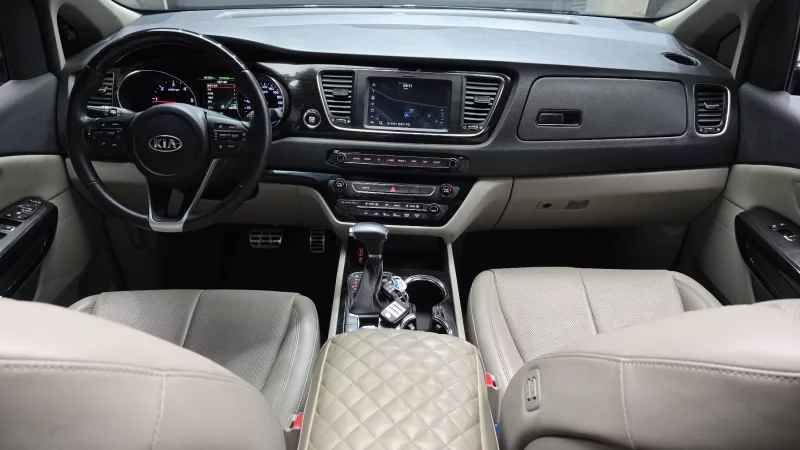 Kia Carnival