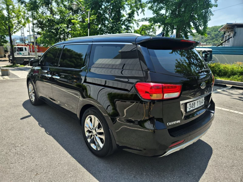 Kia Carnival
