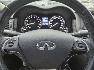Infiniti M