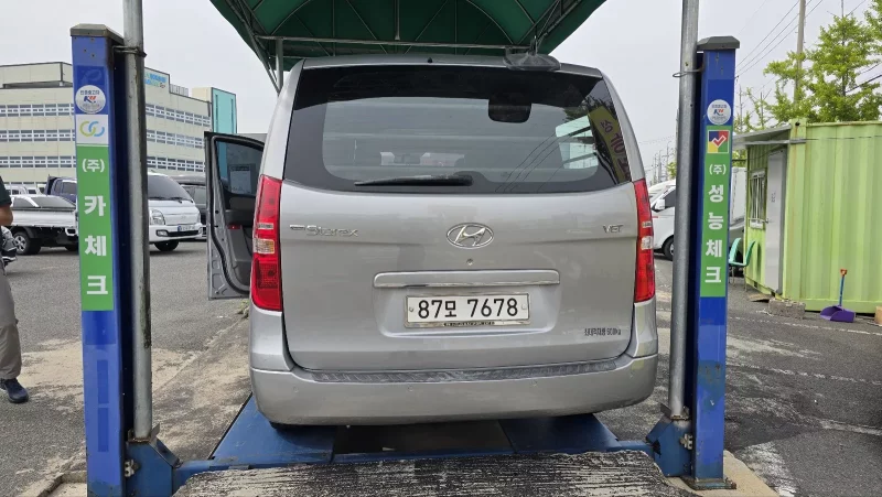 Hyundai Starex