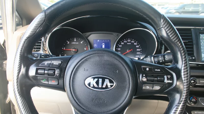 Kia Carnival