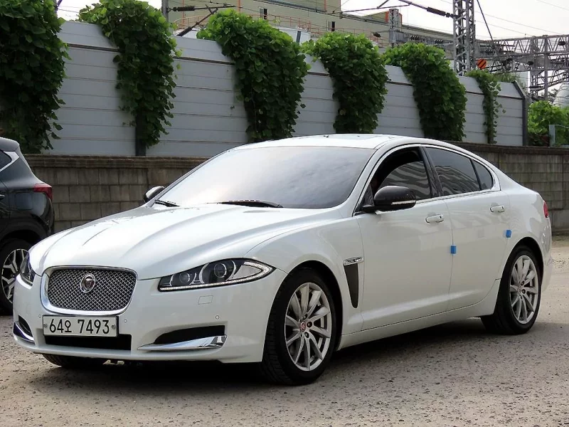 Jaguar XF