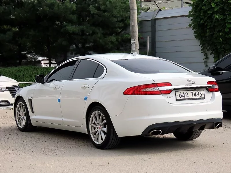 Jaguar XF