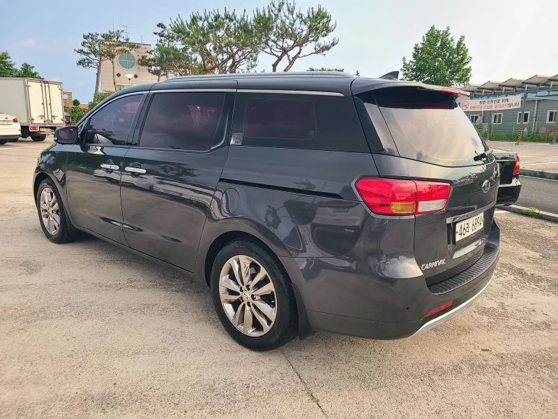 Kia Carnival