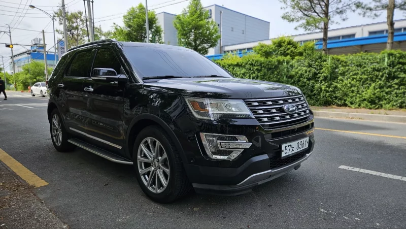 Ford EXPLORER