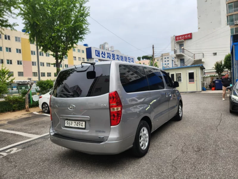 Hyundai Starex