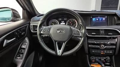 Infiniti Q30