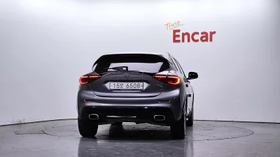 Infiniti Q30