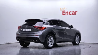 Infiniti Q30