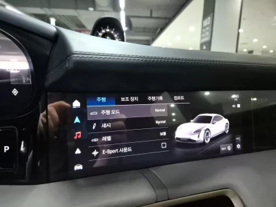 Porsche TAYCAN