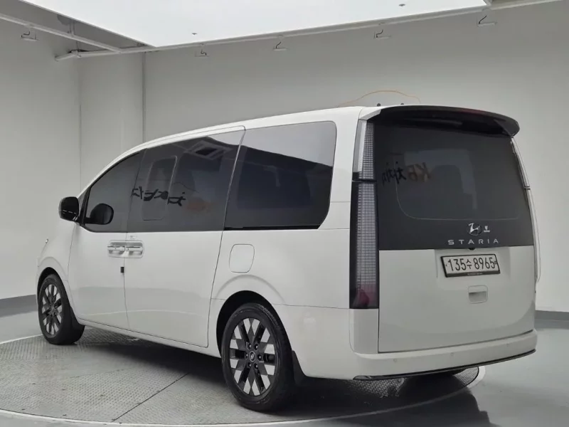 Hyundai Staria