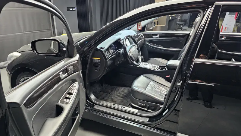Hyundai Genesis