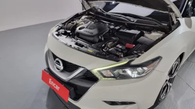Nissan MAXIMA