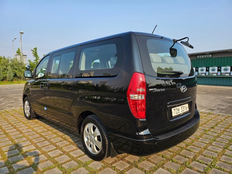 Hyundai Starex