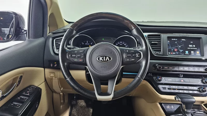 Kia Carnival