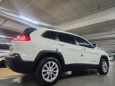 Jeep CHEROKEE