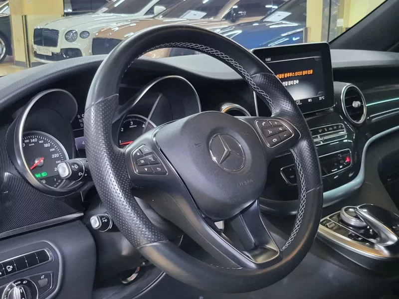 Mercedes-Benz V-Class