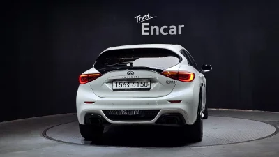 Infiniti Q30