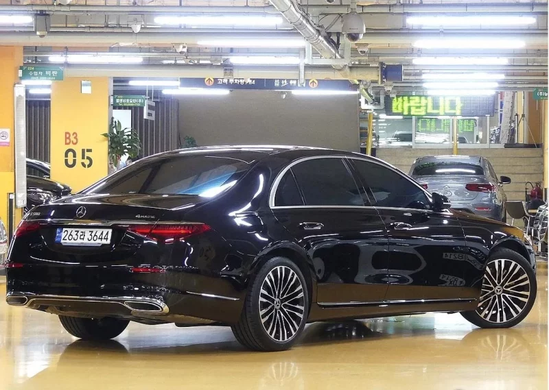 Mercedes-Benz S-Class