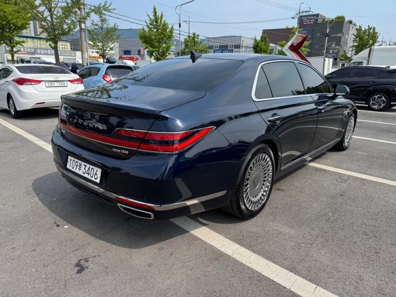 Genesis G90