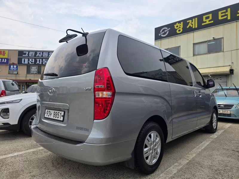Hyundai Starex