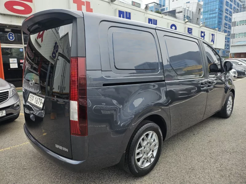 Hyundai Staria