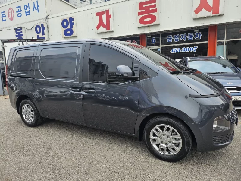 Hyundai Staria